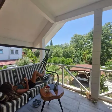 Yuvarlak çay Yanında Huzur Ve Doğa Evi Beyobasi